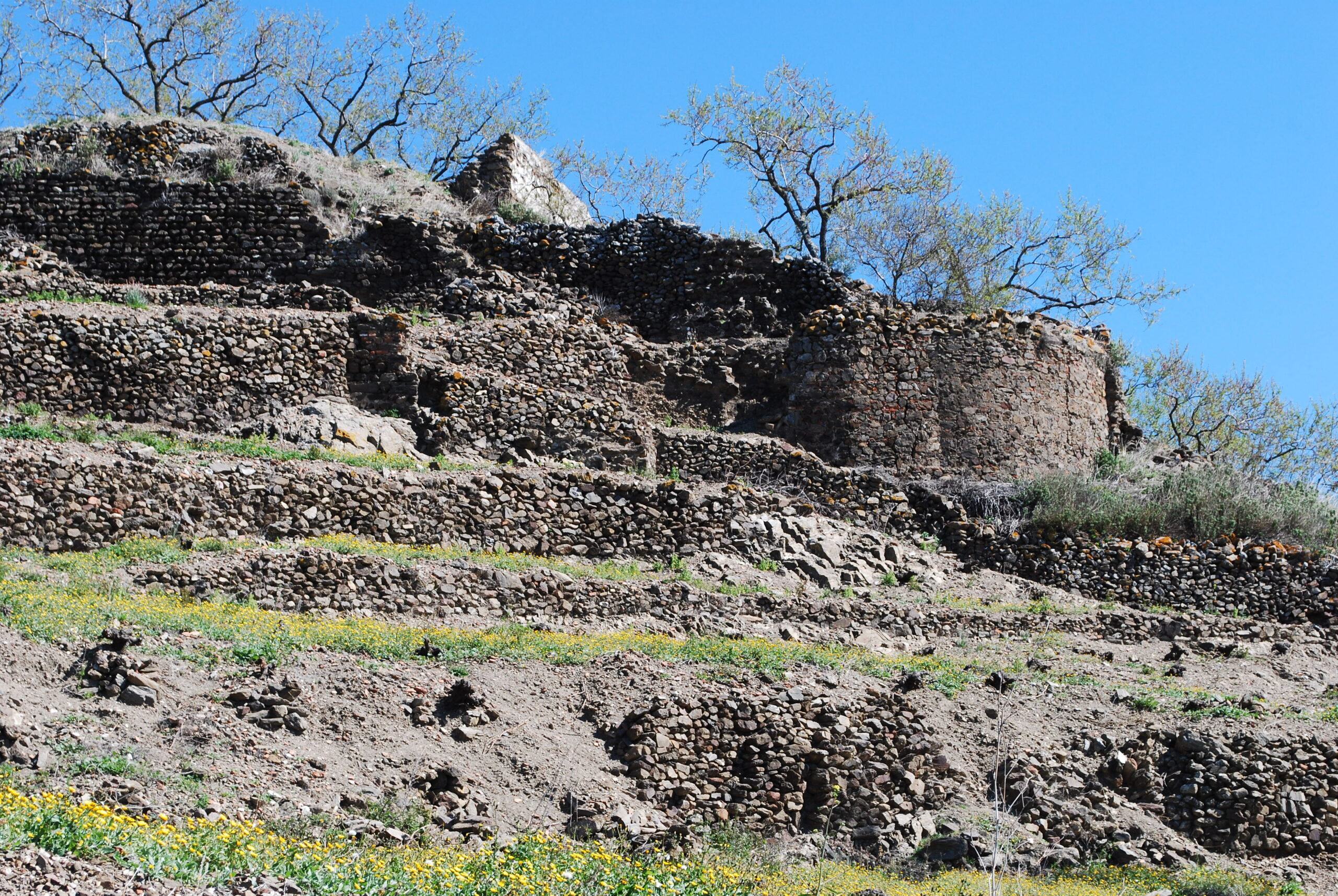 Restos del castillo de Bentomiz, patrimonio histórico en Arenas, Málaga