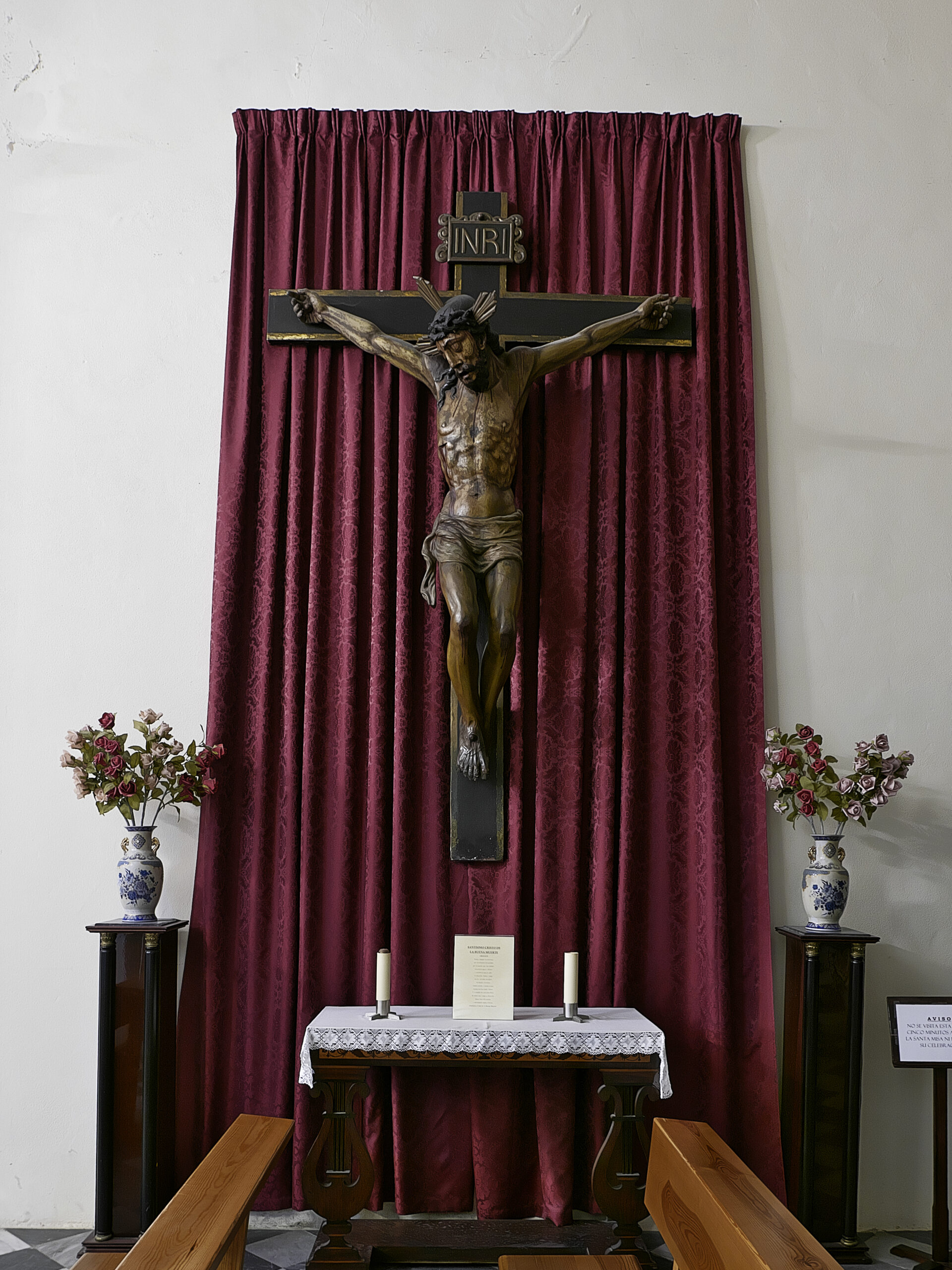 Semana Santa de Rota 2027: historia, hermandades y procesiones 3 Talla policromada del Santísimo Cristo de la Buena Muerte en la iglesia de Nuestra Señora de la O de Rota