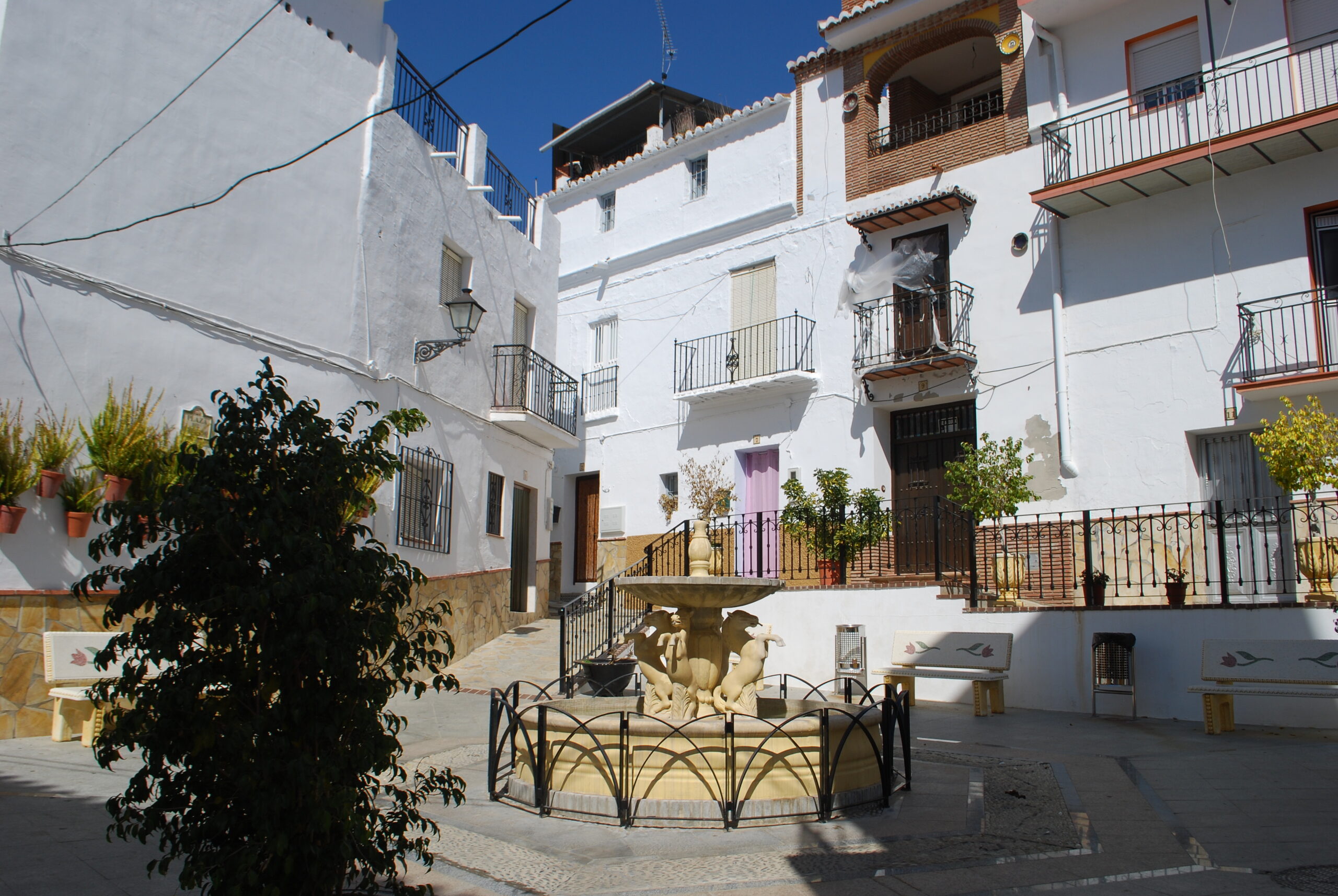 Fuente y espacio urbano de Arenas, municipio de Málaga