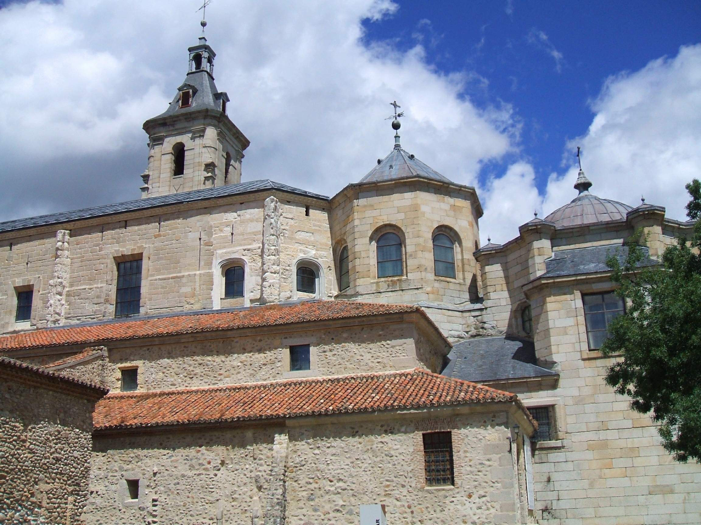 Semana Santa de Rascafría 2027: El Paular, procesiones y tradiciones 2 Dependencias y arquitectura del monasterio de Santa María de El Paular en Rascafría