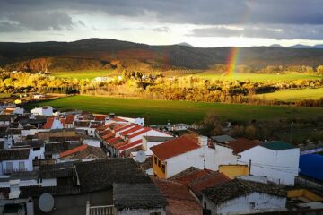 Vista panorámica de Cuevas Bajas, Málaga, desde el mirador de la ermita
